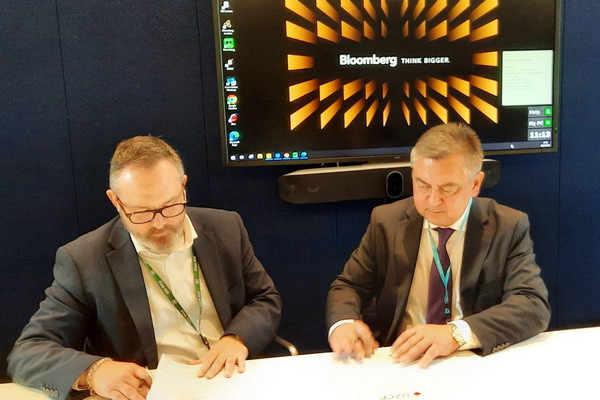 Bloomberg открывает информационное «окно» UZCE