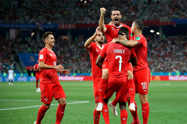 Бразилия и Швейцария вышли в плей-офф