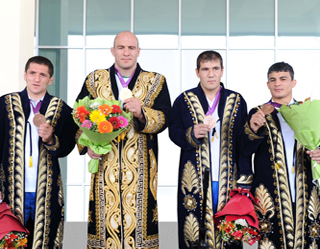 Uzbek athletes get cars, money prizes