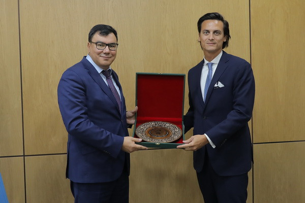 Азиз Абдухакимов встретился с редакционным директором The Investor