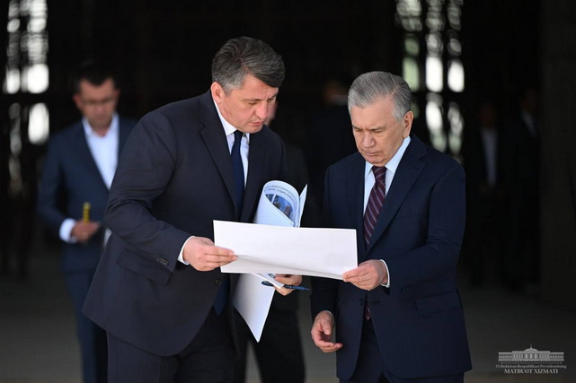 Президент Узбекистана ознакомился с ходом строительства аэропорта «Ташкент-Восточный»