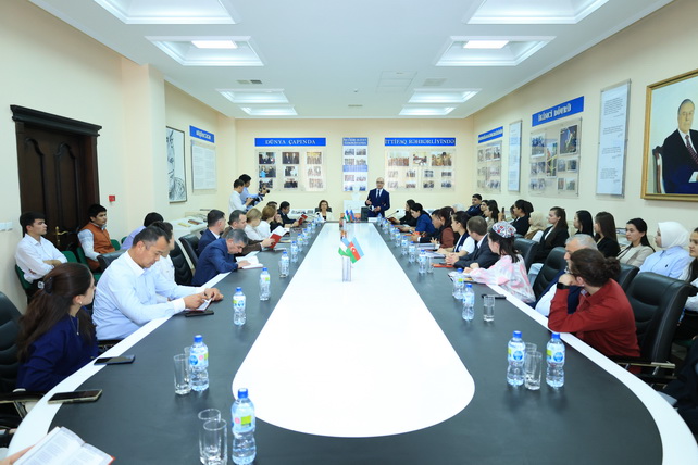 Стихи без границ: в Ташкенте презентовали сборник Махиры Нагыгызы на узбекском языке