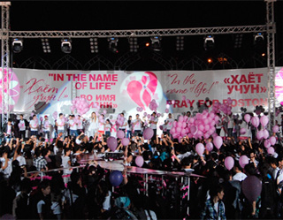 «Во имя жизни!», «Pray for Boston» и тысячи добрых пожеланий