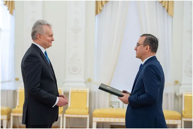 Посол Узбекистана вручил верительные грамоты Президенту Литвы