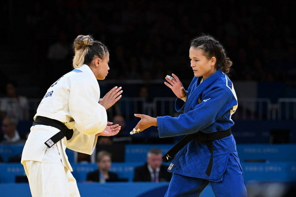 Khalima Kurbonova advances to the next round