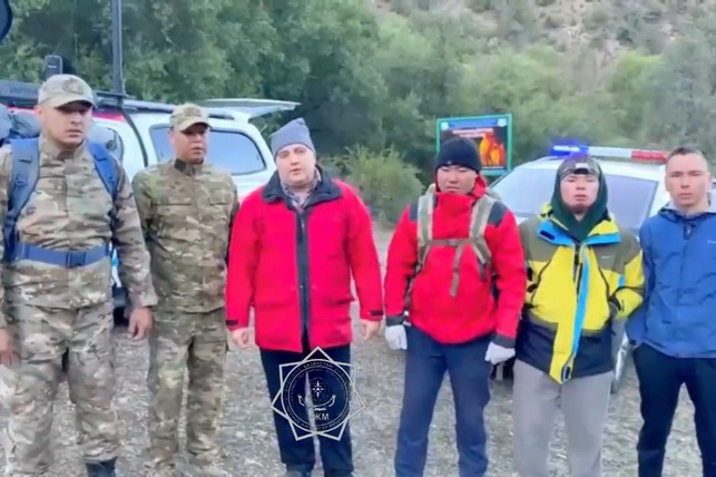 Kazakhstan Rescues Tourist; Companion from Uzbekistan Dies in Fall