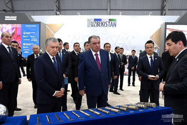 Лидеры Узбекистана и Таджикистана ознакомились с выставкой «Made in Uzbekistan»