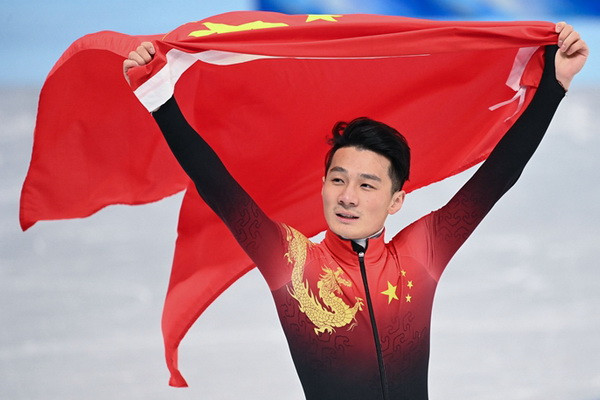 Китаец Жэнь Цзывэй стал олимпийским чемпионом по шорт-треку на дистанции 1000 м