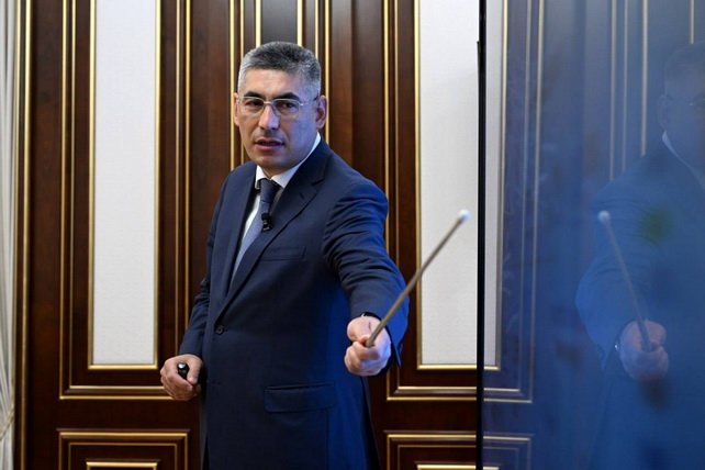 Кудбиев объяснил появление с дорогими часами