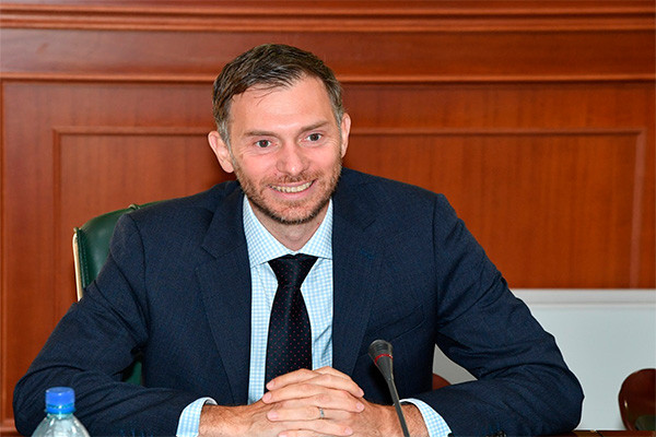Uzbek FM receives outgoing British Ambassador