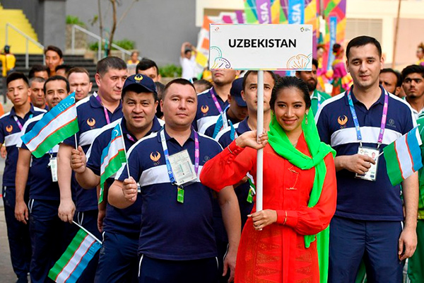 Флаг Узбекистана поднят в Джакарте