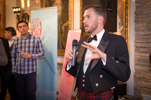 В Ташкенте отметили день рождения поэта Роберта Бернса