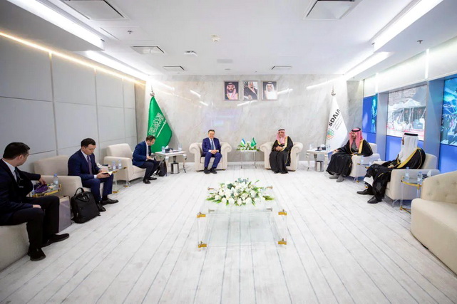 Minister of Digital Technologies visits King Abdulaziz City for Science and Technology