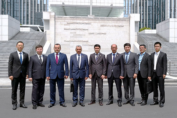 Делегация из представителей государственных органов Узбекистана посещает штаб-квартиру Huawei