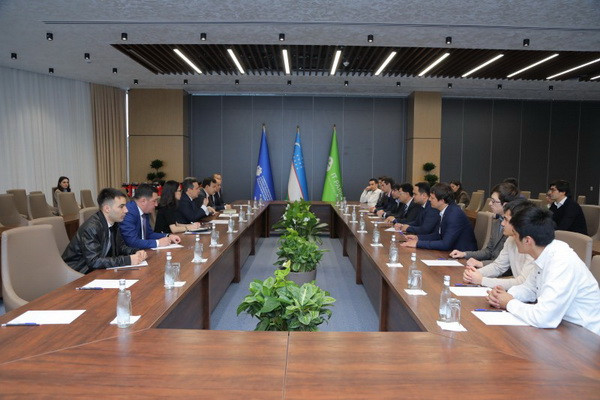 The Minister of ICT meets with the winners of the international programming competition