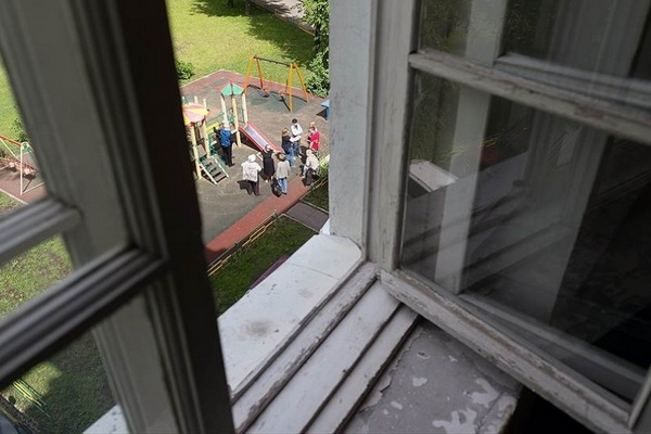 Nurse falls out of hospital window and dies
