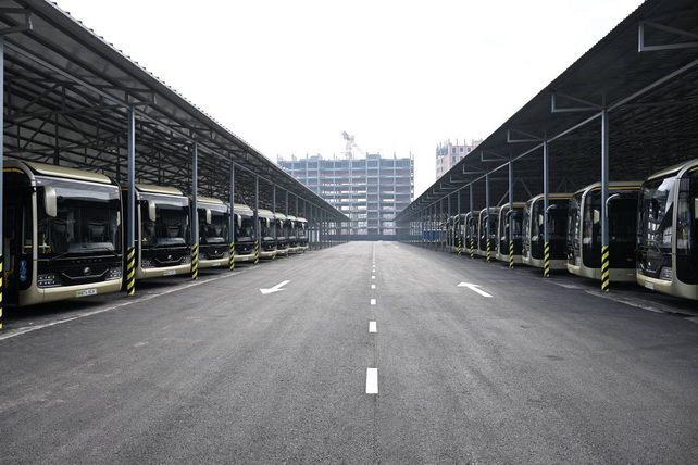 Шавкат Мирзиёев оценил новые электробусы и тоннель в Самарканде