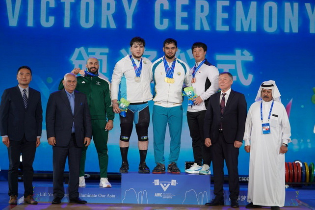 Akbar Djuraev wins triple gold at Asian Weightlifting Championships