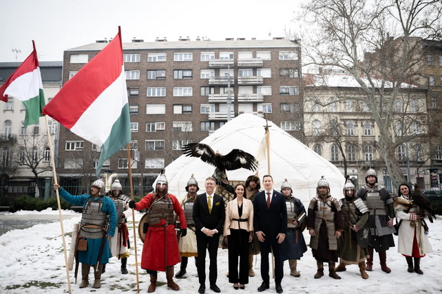 Орлатские пластинки из Узбекистана заняли центральное место на выставке Аттилы в Будапеште