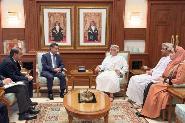 Foreign Minister of Uzbekistan meets with the Minister of Heritage and Tourism of Oman