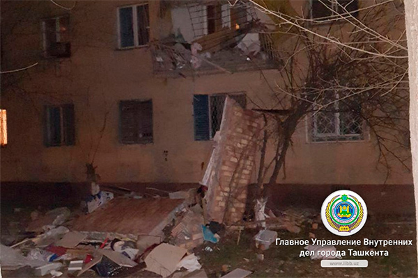 Balconies of 4 apartments collapse in Tashkent