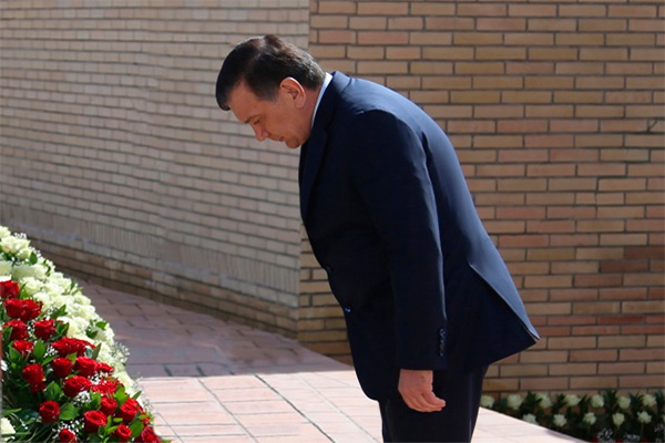 Шавкат Мирзиёев почтил память Ислама Каримова