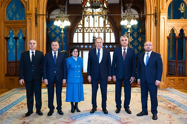 Глава МИД РФ провел переговоры с послами , Кыргызстана, Таджикистана, Туркменистана и Узбекистана