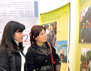 В Ташкентском доме фотографии проходит выставка «Шанхай: Жемчужина Востока - побратим Ташкента»