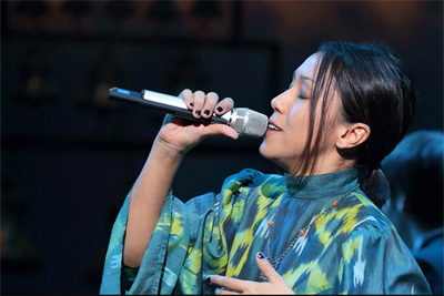 Севара Назархан выступила в новом шоу Первого канала