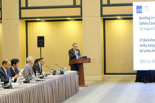 АБР совершенствует управление дорожной безопасностью в Узбекистане