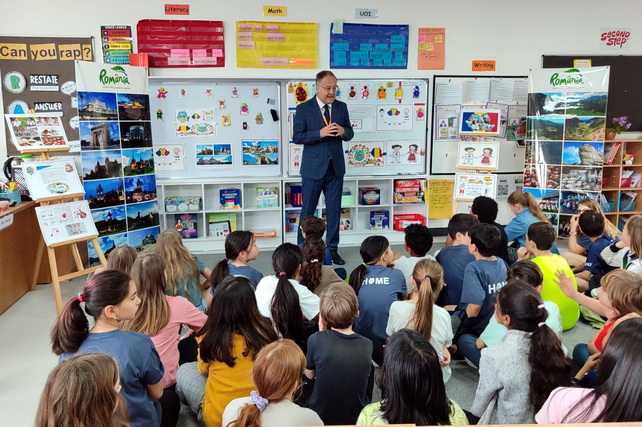 В Ташкенте отметили традиционный румынский праздник весны «Мэрцишор»