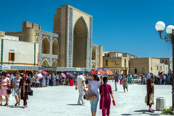 Сколько туристов приехало в Узбекистан в январе-феврале?