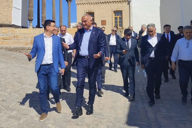 Министр культуры и туризма Турции ознакомился с туристическими объектами Бухары