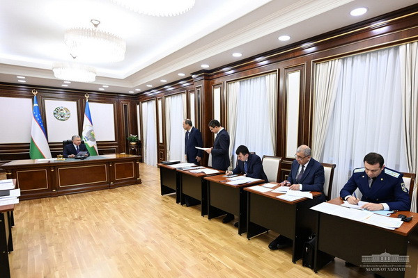 Иқтисодиётни барқарор ўстириш бўйича вазифалар муҳокама қилинди
