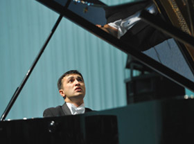 Fazliddin Husanov gives concert at State Conservatory