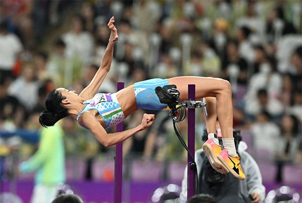 Safina Sadullaeva progresses to the final event