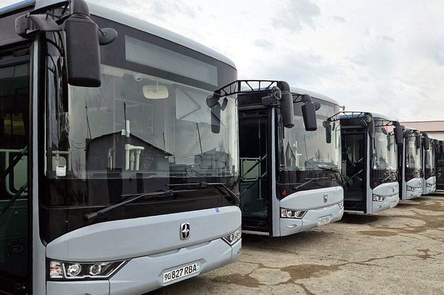 В Ургенч поступили 16 новых автобусов для городских маршрутов