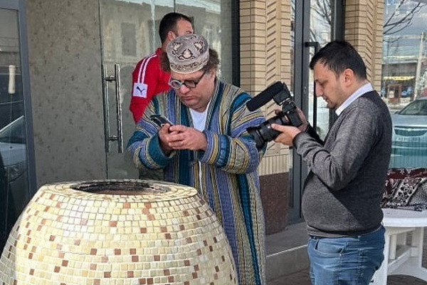 Иранский фуд-блогер рассказывает миру об узбекской кухне