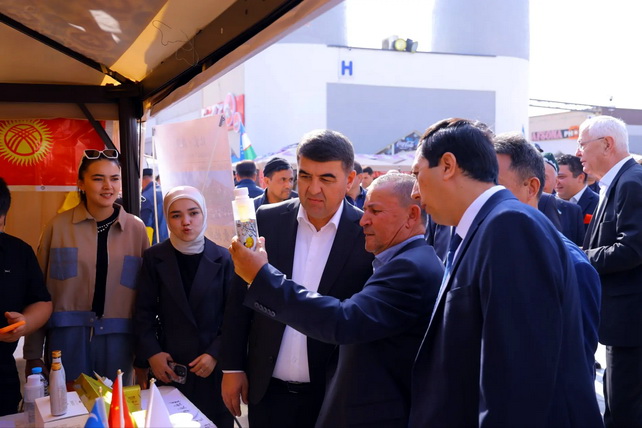 В Намангане открылся IV Международный фестиваль мёда