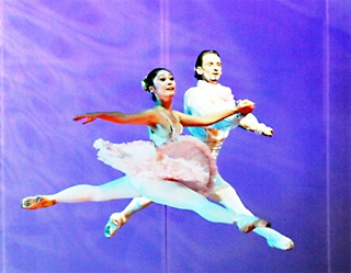 Театр балета Валерия Панова дал гала-концерт в Узбекистане