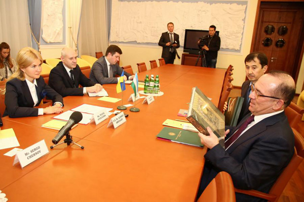 Ўзбекистон элчиси Харьков вилояти раҳбари билан учрашди