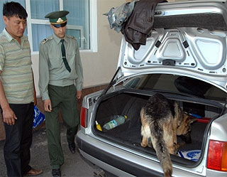 Uzbek customs officers participate in national training