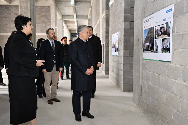 Мирзиёев осмотрел строительство Университета «Новый Узбекистан» и Национальной библиотеки