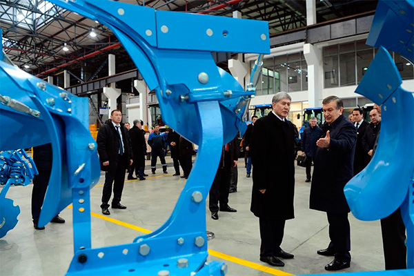 Президенты Кыргызстана и Узбекистана посетили Man Auto-Uzbekistan