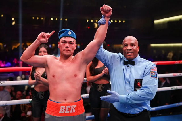 Bektemir Melikuziev defeats David Stevens