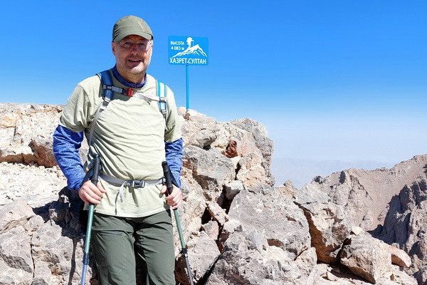 Народная дипломатия: восхождение Посла Румынии в Республике Узбекистан на Хазрат Султан