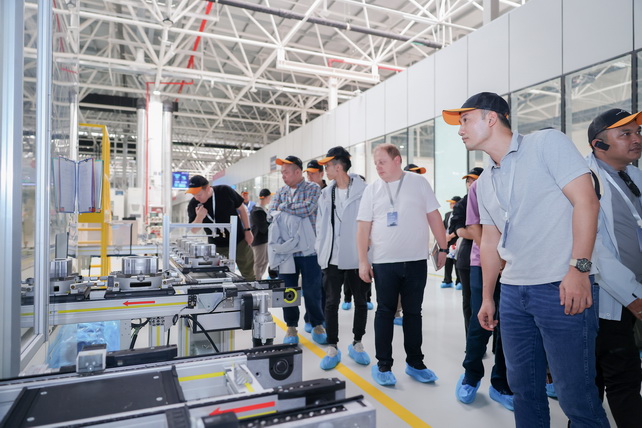 Планирует ли Geely представить электромобили в Узбекистане с использованием технологии 11-в-1?