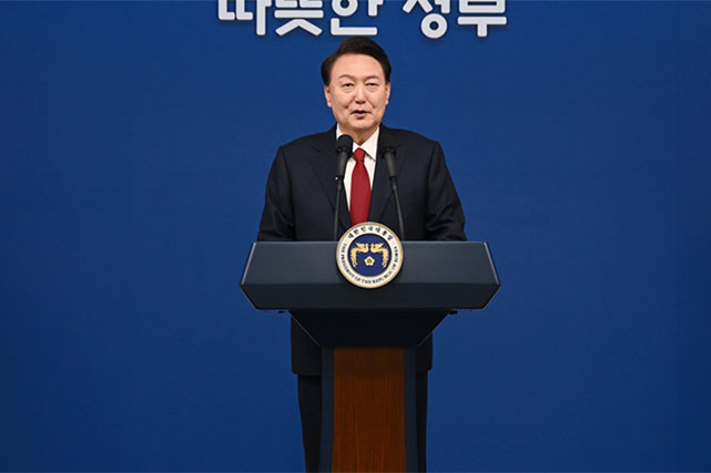 Президент Южной Кореи объявил о введении военного положения