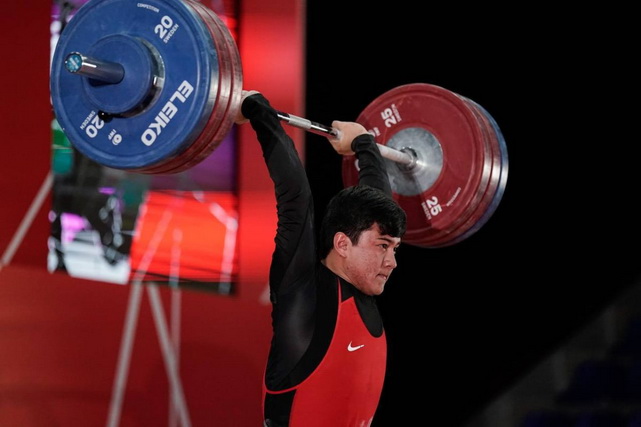 Diyorbek Ermatov wins gold at the Youth World Weightlifting Championship