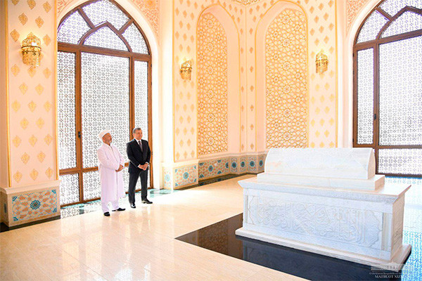 Shavkat Mirziyoyev visits Suzuk-ota complex in Tashkent.